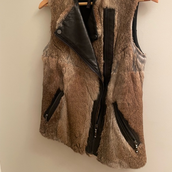 BCBGMaxAzria asymmetrical vest with genuine fur and leather - women’s Small - Picture 1 of 7